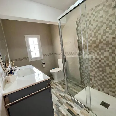 Blanca Tenerife - Private - Terrace And Bbq, 5 Minutes From The And Airport Homestay San Isidro (Tenerife)