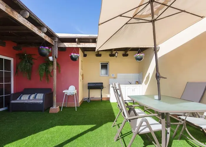 Kwatera prywatna Blanca Tenerife - Private - Terrace And Bbq, 5 Minutes From The And Airport